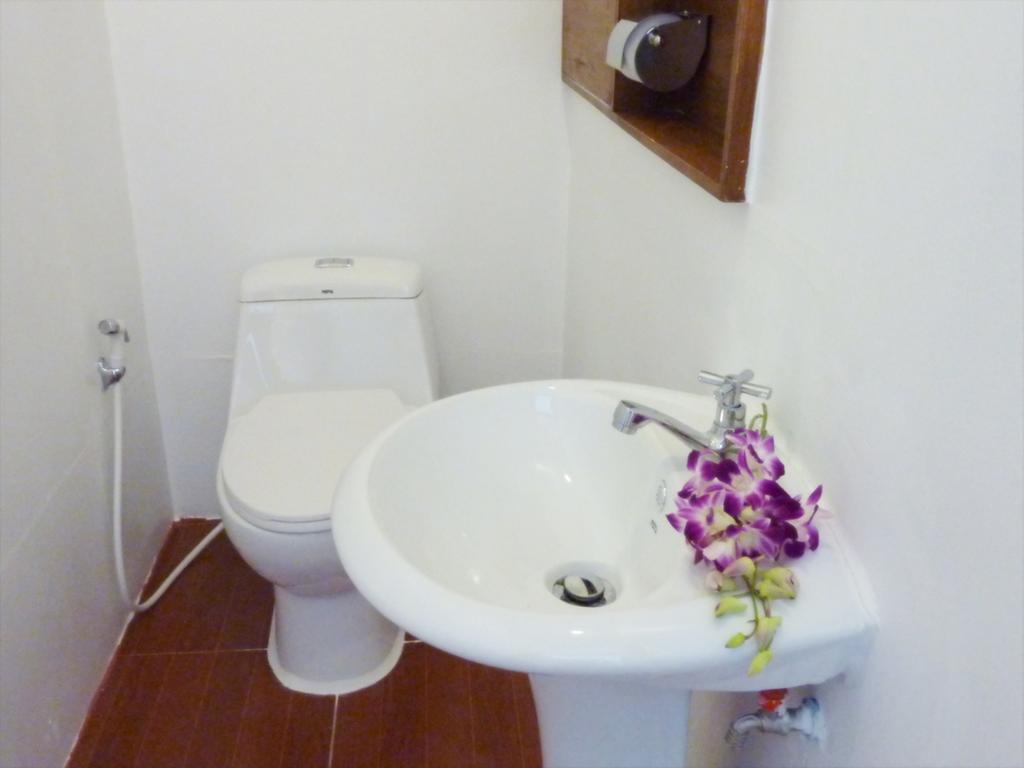 Tara Raft Hotel Kanchanaburi Quarto foto
