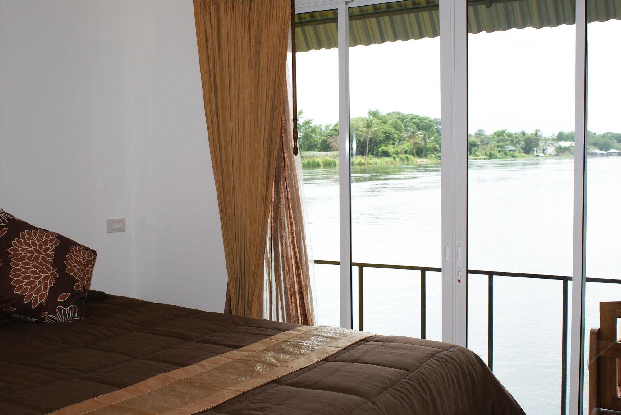 Tara Raft Hotel Kanchanaburi Exterior foto