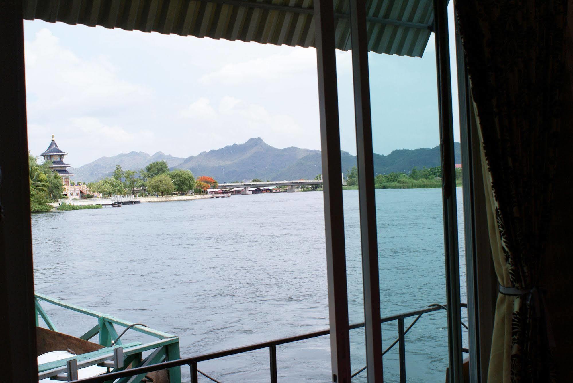 Tara Raft Hotel Kanchanaburi Exterior foto